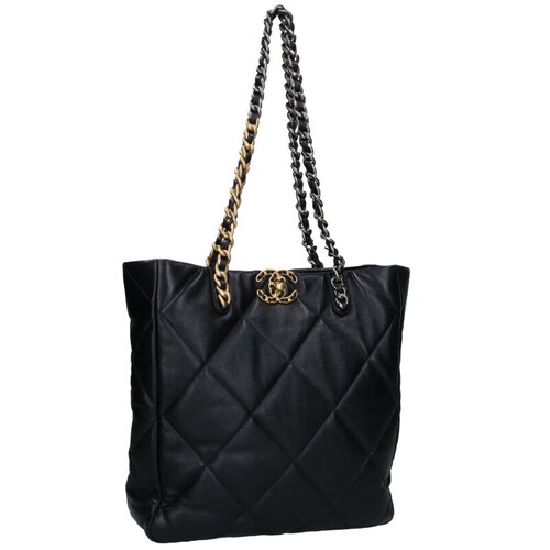 ココマークキルティングレザーショルダーバッグ CHANEL19 AS3519